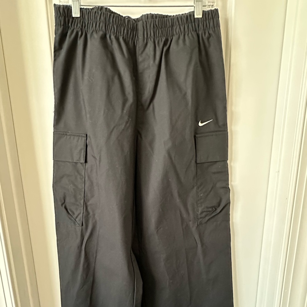 Nike Women's Green Cargo Joggers - Picture 9 of 13